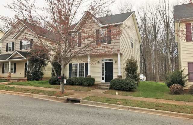 3BR Home in Huntersville