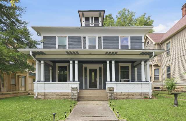 911 N Fountain Ave