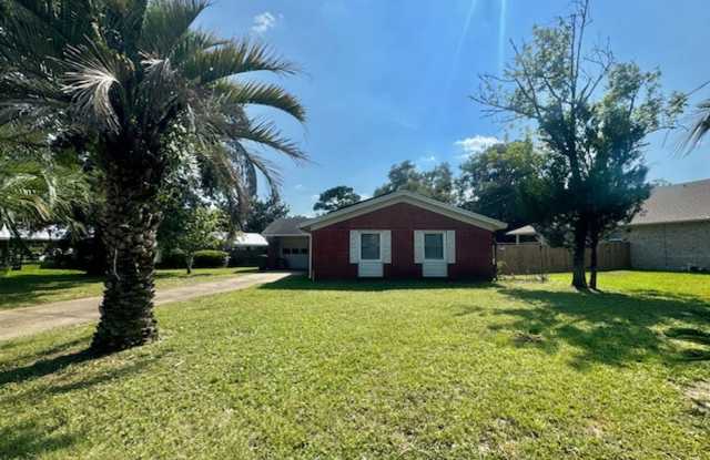 Photo of 1002 Julia Avenue Niceville, FL 32578