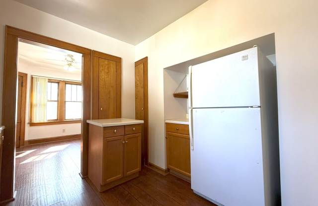 3-bedroom single family in West Allis - Available now!