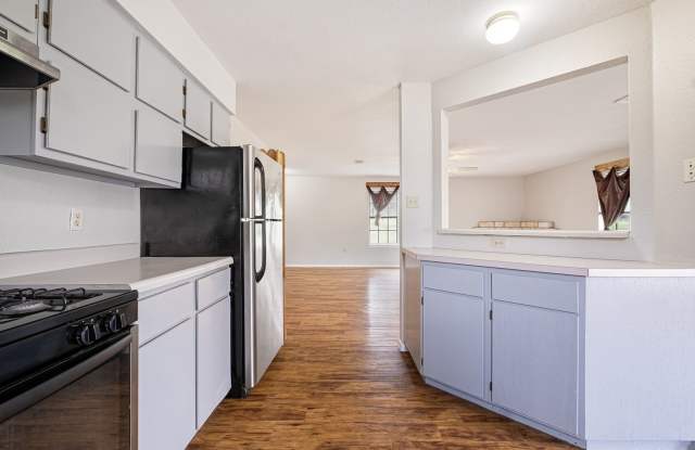 Charming 2 Bedroom 1 Bath on 3 Acres in Georgetown