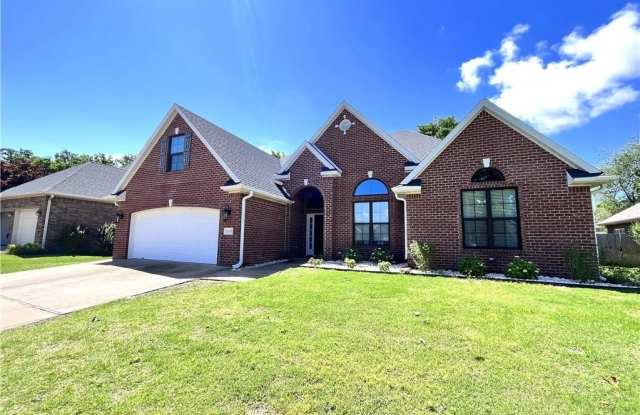 4416  W Arlington  DR