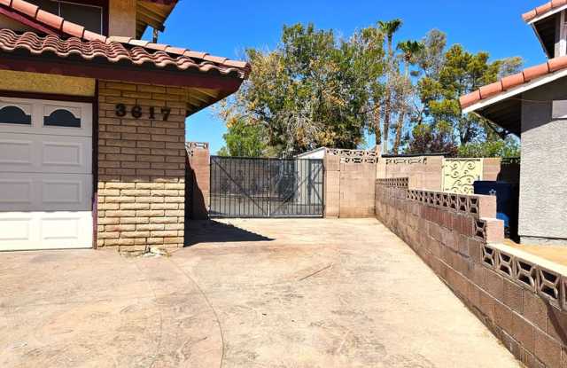 4 Bedroom Home in South West 3617 Tamal with RV Parking on Side