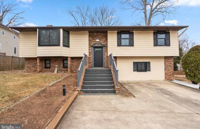 Photo of 2146 WOODFORD Road