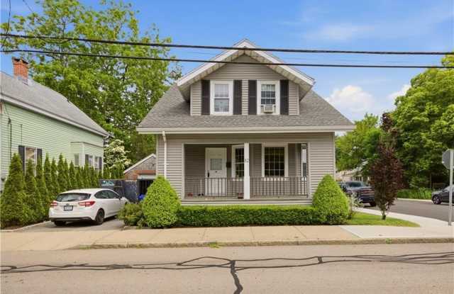 82 Van Zandt Avenue