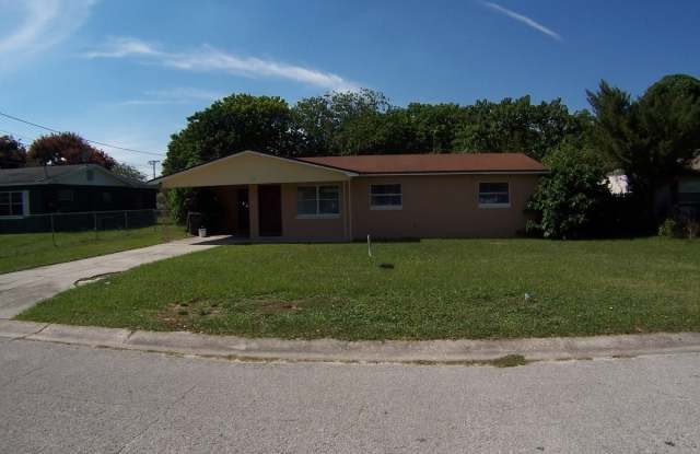 Three-Bedroom Home Near the Chain of Lakes