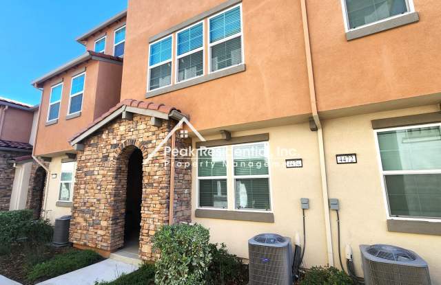 Newer 4bd/3.5ba North Natomas Townhouse with 2 Car Garage!