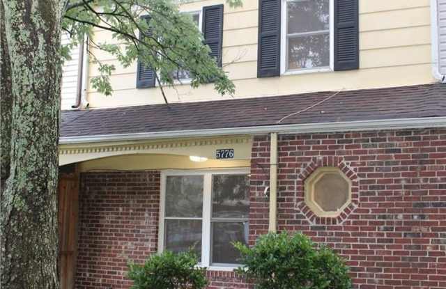 5776 W Hastings Arch