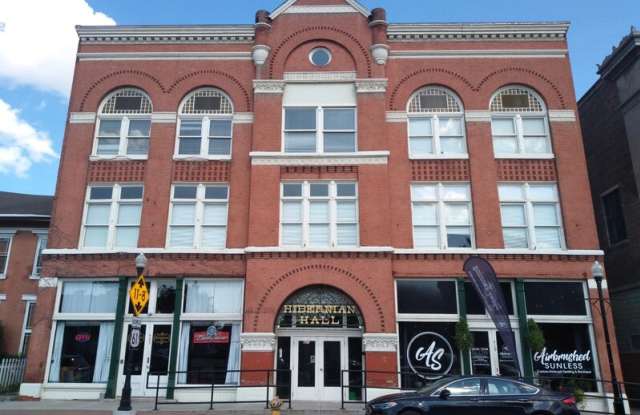 Photo of 421 Brady St. #2