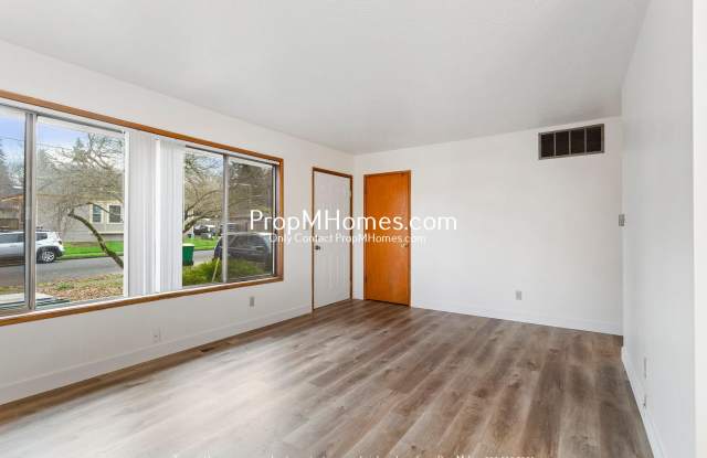 Charming Two Bedroom Duplex in Vose Neighborhood - Corner Lot!