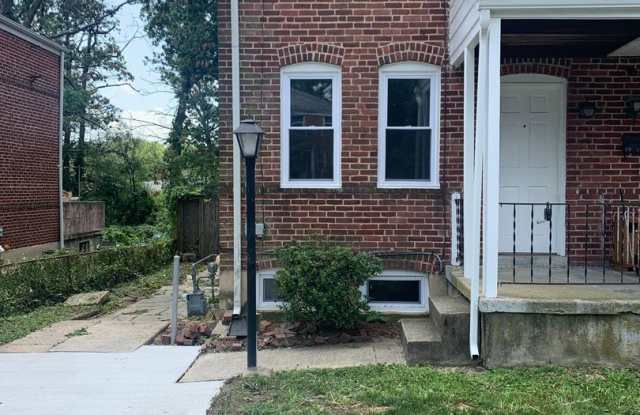 2 Bedroom, 1 Bath Townhome in Towson, Large Backyard- Brand New Carpet!