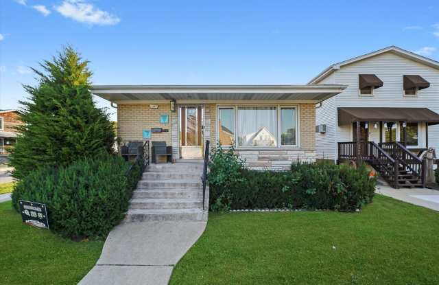 Photo of 3353 N Ozanam Avenue