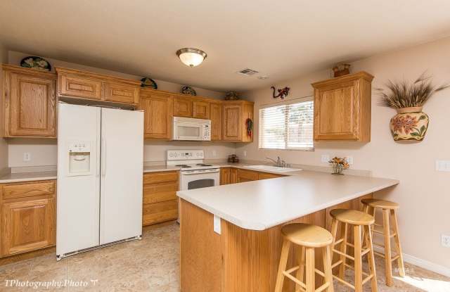 ***Skyhawk Townhome 3 BR, 2 1/2 Bath Fully Furnished ***