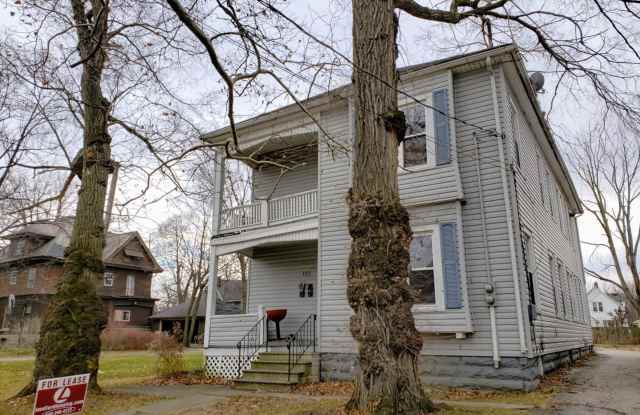 Three Bedroom 1st Floor Duplex with Free Water and Lawn Care - 1217 West 5th Street, Lorain, OH 44052