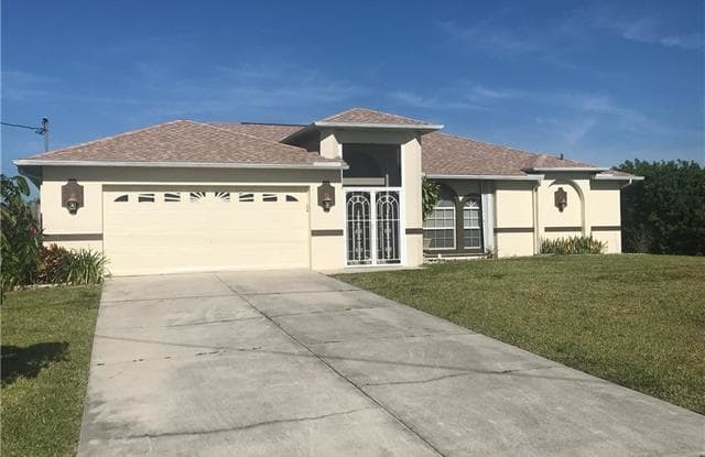 820 Rue Labeau CIR - 820 Rue Labeau Cir, Lehigh Acres, FL 33913