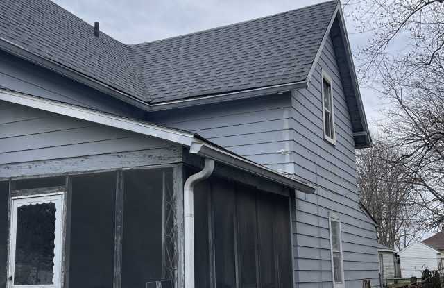 1226 S Sheffield Avenue