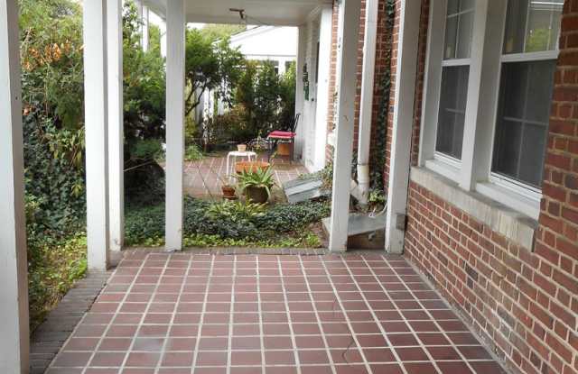 2026/2027 Off-Campus JHU Spacious 5bd/2ba Rowhome OSP  W/D! Available 6/8