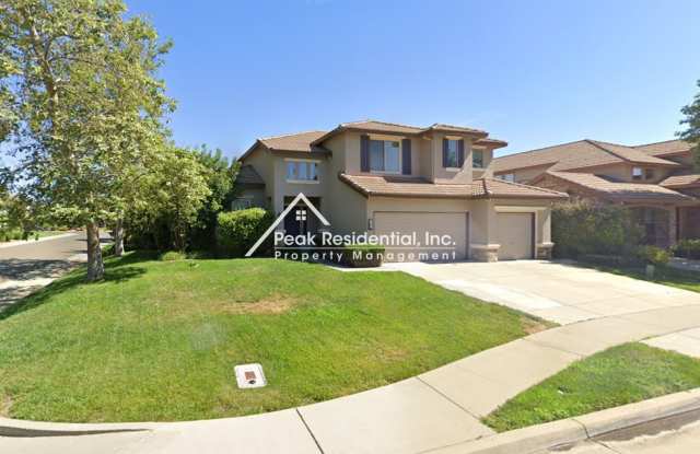 Spacious Rancho Cordova 5bd/3ba Home with 3 Car Garage!