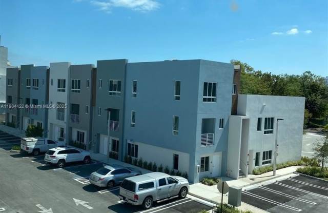 Photo of 2561 NE 193rd St