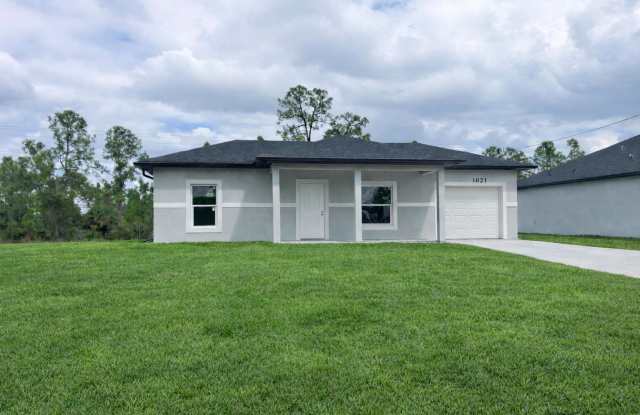 Charming 1 Bed-1 Bath-1 Car Garage Home in Lehigh Acres!