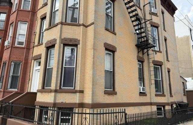 125 PALISADE AVE