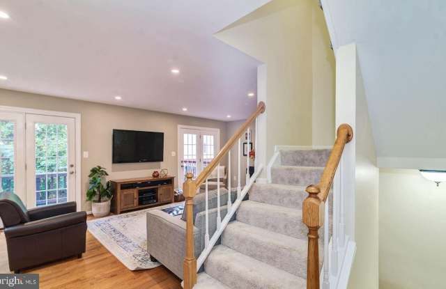 8334 RIDGE CROSSING LN