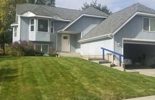 1076 Woolsey Dr - 1076 E Woolsey Dr, Coeur d'Alene, ID 83814