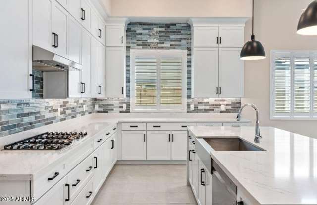 21387 W MEADOWBROOK Avenue