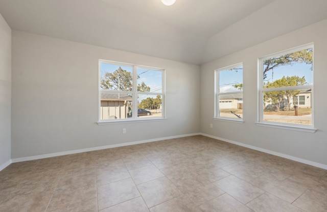 Gorgeous Newer Home with Country Feel in Lago Vista - Luxe life by the Lake