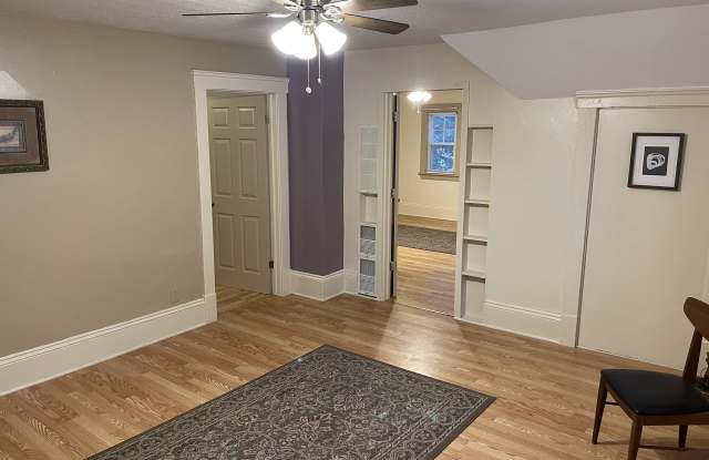 Photo of 2120 W 53rd St