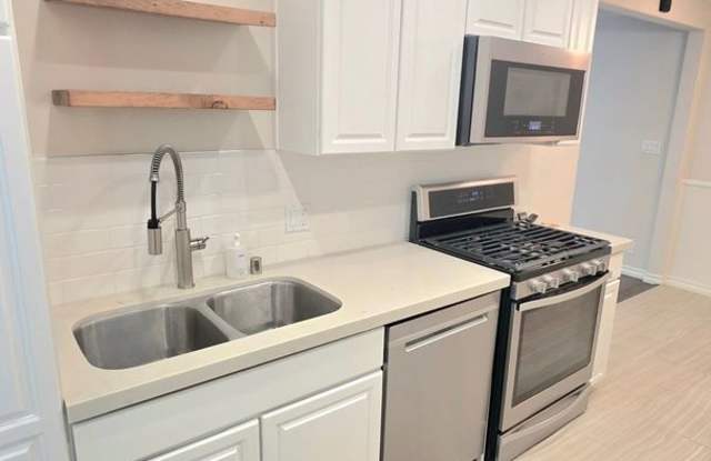 Photo of ***PET FRIENDLY GORGEOUS 2 BEDROOM | 1 BATH WITH COURTYARD, GARAGE, CENTRAL AIR***