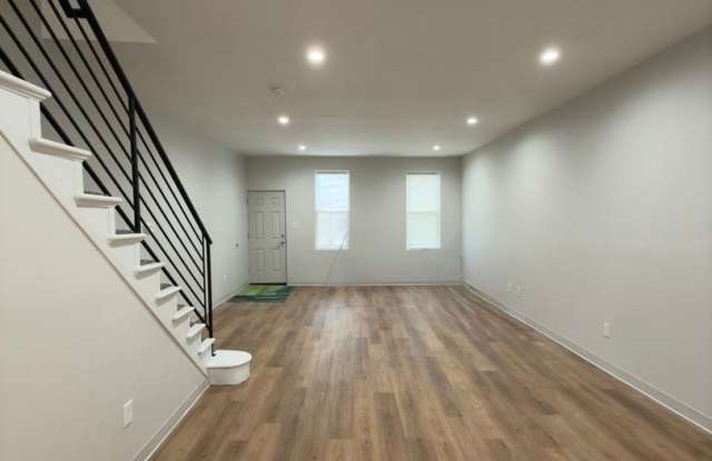 3 bed 2.5 bath townhome - New Renovation