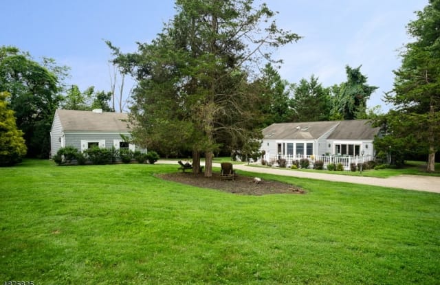 4 MAPLE DR - 4 Maple Drive, Somerset County, NJ 07059