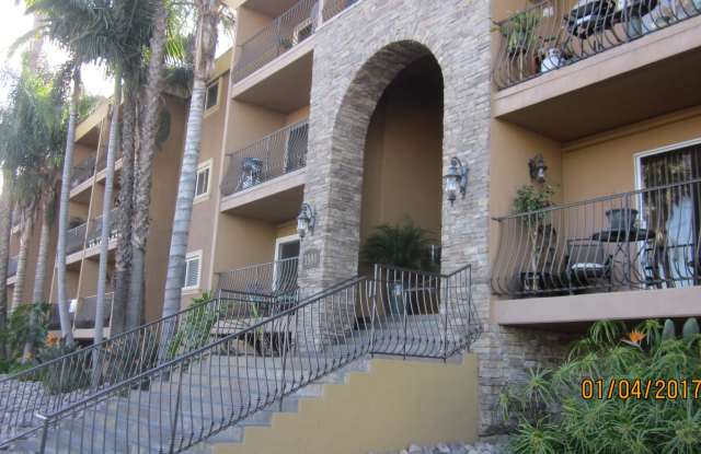 HILLCREST - 1 BED / 1 BATH TOP FLOOR CONDO.