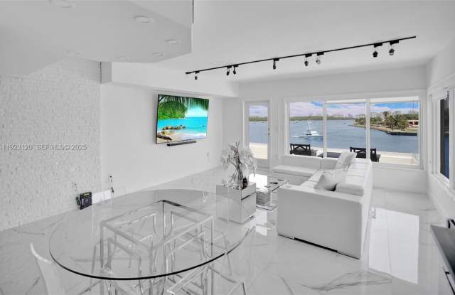 Photo of 286 Bal Bay Dr