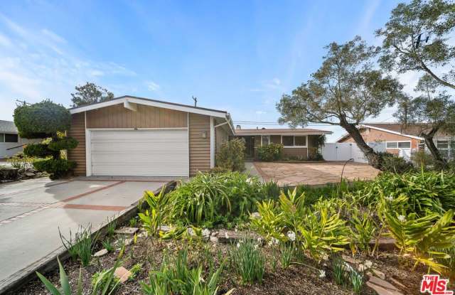 Photo of 27041 Whitestone Rd