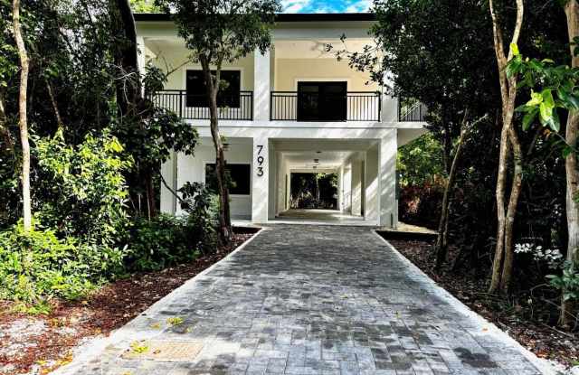 Photo of 793 Oceana Avenue