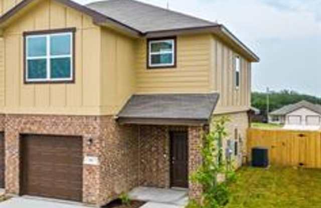3 bedroom 2.5 bathroom townhome!