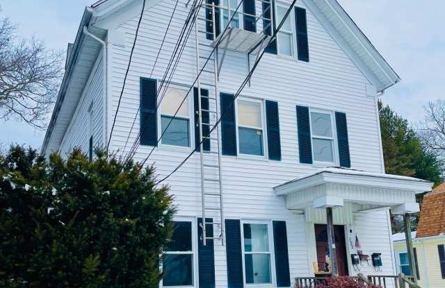 Photo of 155 Oak St. #1