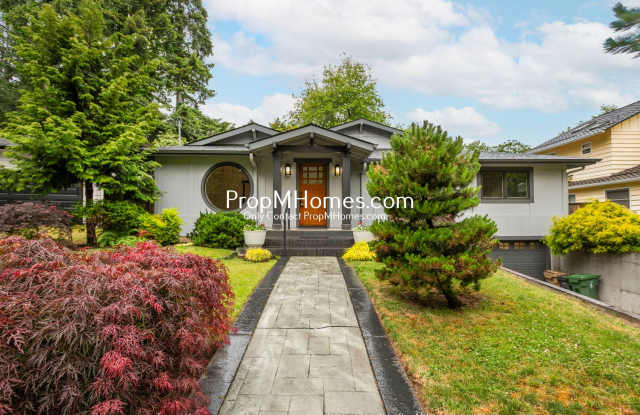 Unique Luxury Three Bedroom Home in Hallinan!