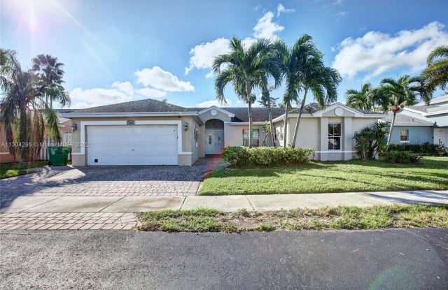 7220 SW 41st Ct - 7220 Southwest 41st Court, Davie, FL 33314