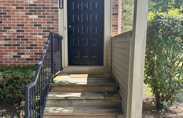 22020 Indian Creek Dr