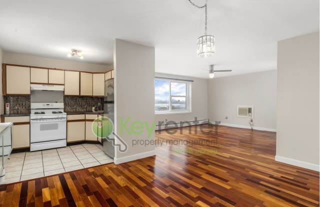 Bright Top-Floor 1BR Condo w/ NYC Views, Parking & Prime Rutherford Location