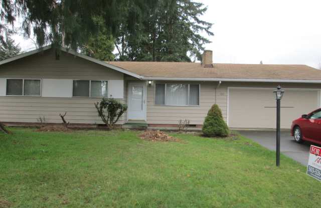 163 NE Lincoln Court ~ NEW Roof and Exterior Paint on this Classic Home!