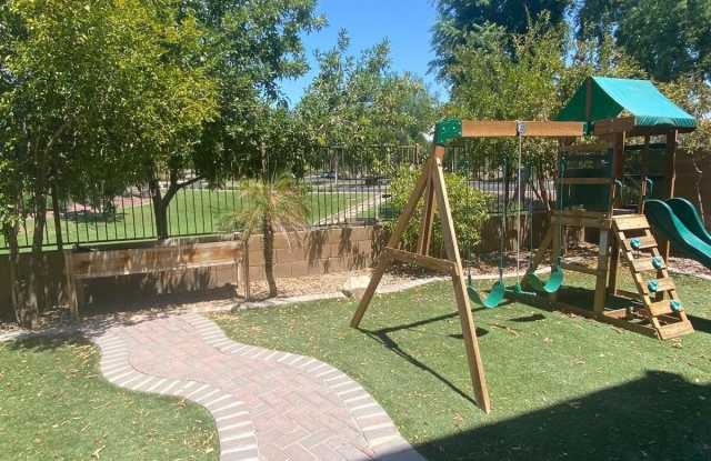 2018 W MARCONI Avenue