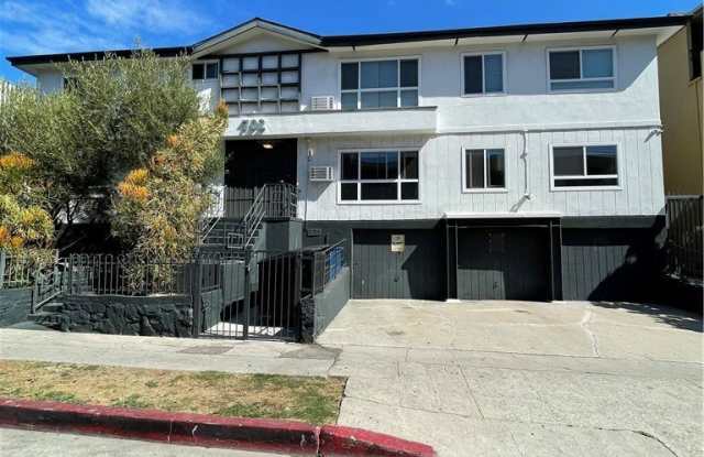 Photo of 702 S St Andrews Place