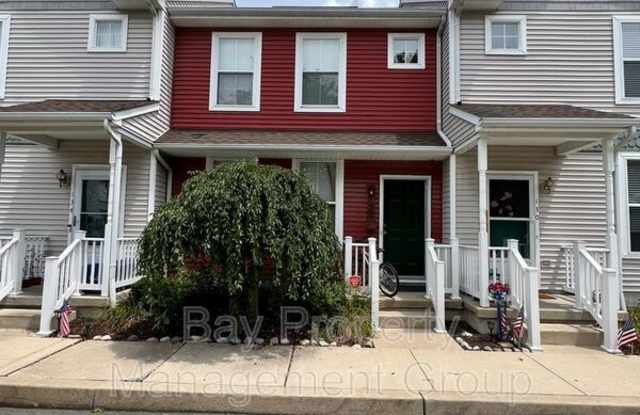 132 N 10th Ave