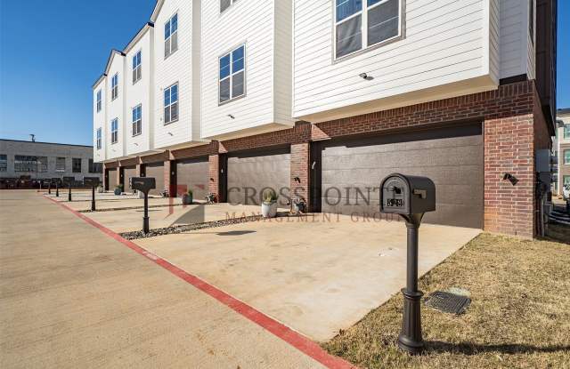 3 bedroom, 3.5 Bath, 2 Car Garage Townhome! Fully Furnished!