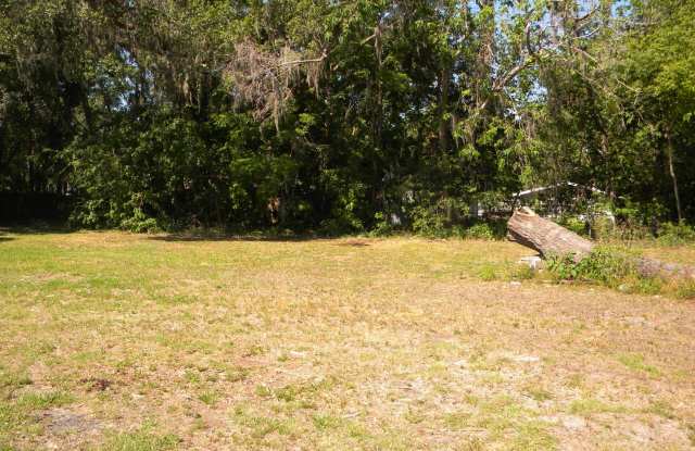 2 Bedrooms 1 bath Single Family Home at 1010 NE 8th Ave. Ocala, FL 34470