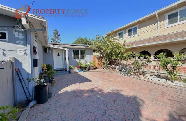Photo of 2 Bedroom 1 Bath - Nicely Updated home with new washer dryer and fenced in back yard.